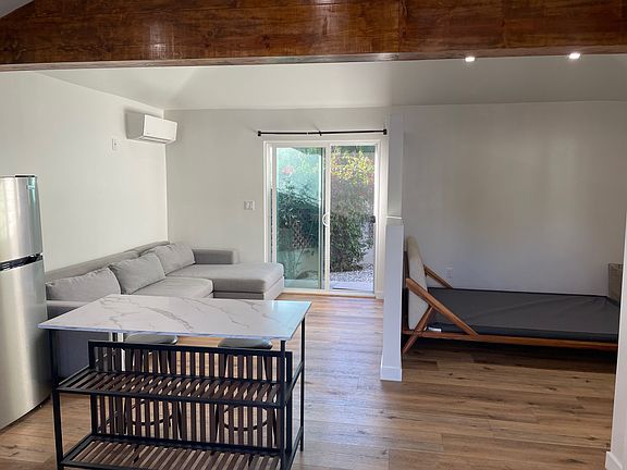 3rd image of 1817 S Dunsmuir Ave