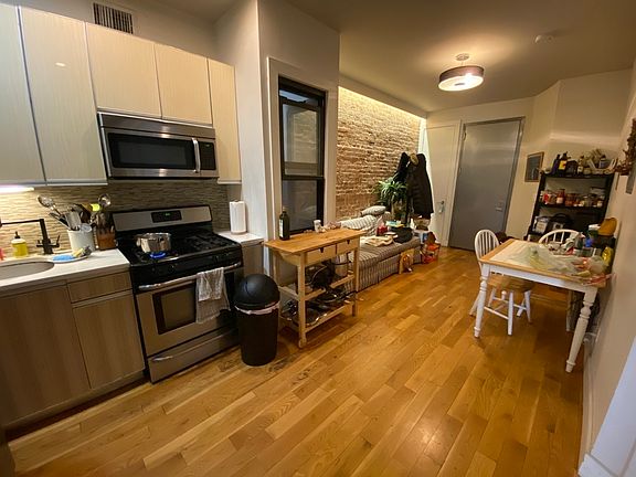 2nd image of 291A Monroe St #1A
