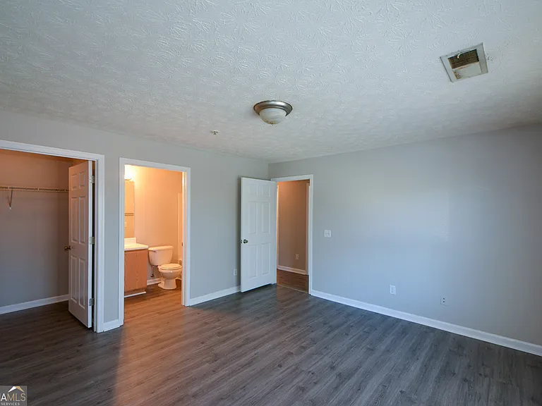7302 Fairington Village Dr — Photo 18