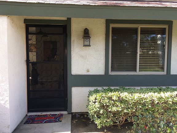 3rd image of 510 Smoketree Gln