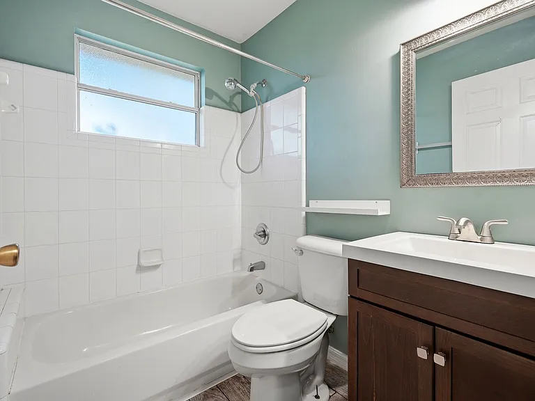 11238 NW 35th Ave — Photo 12