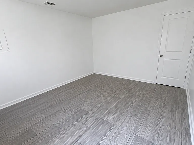 1139 Sewall Ave — Photo 3