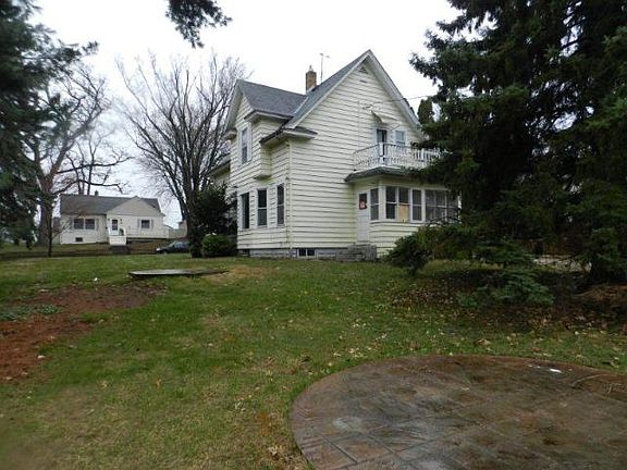 2nd image of 2597 13th Ave E