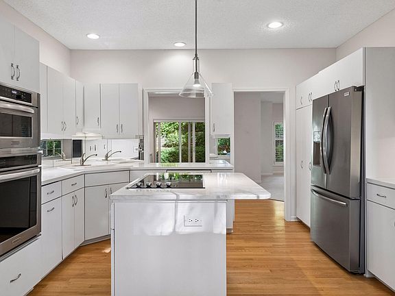 5th image of 145 Edgewood Ct