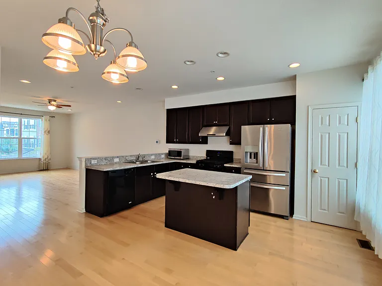 1335 Parish Ave — Photo 9