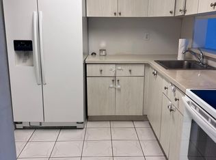 8625 NW 8th St APT 221, Miami, FL 33126
