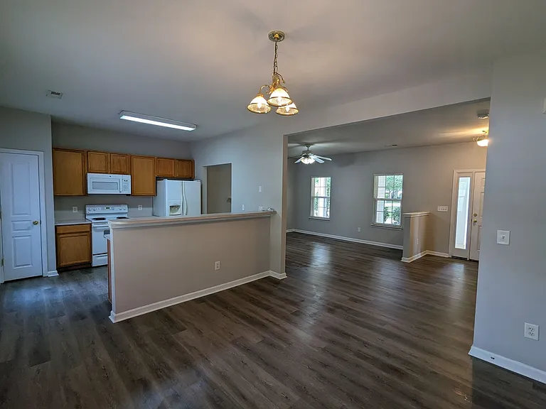 11204 Heritage Green Dr — Photo 2