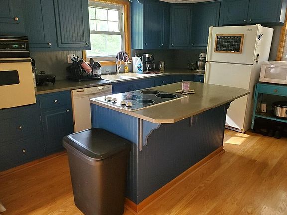 2nd image of 1603 Robinson Ave