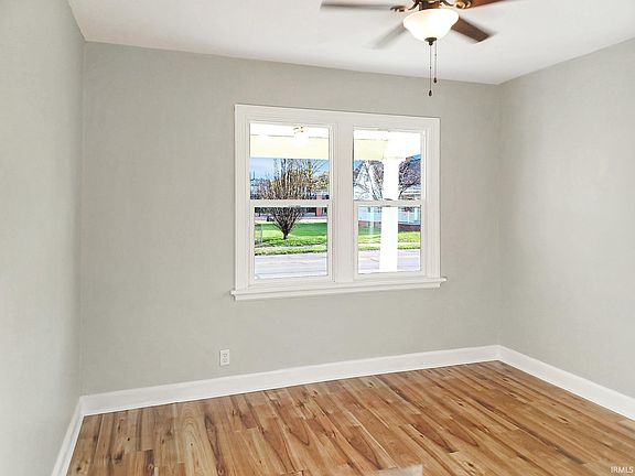 5th image of 916 Washington Ave