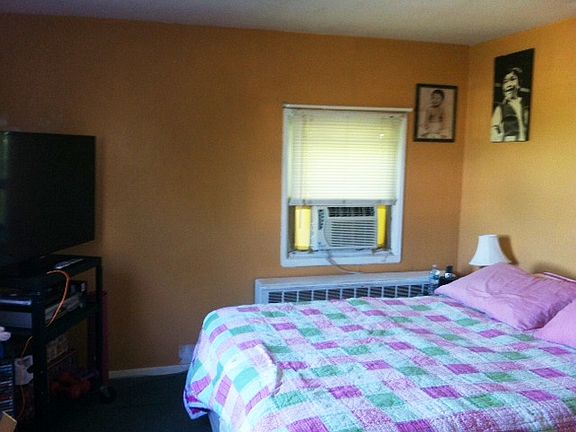 4th image of 14 Horseshoe Ln