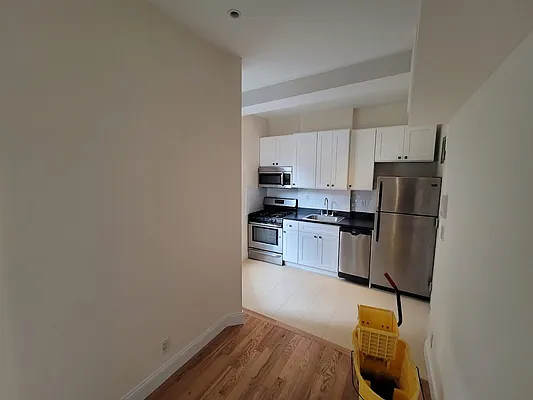 Rented by Gold & Appel Realty Corp | media 6