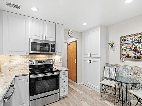 4th image of 20 Windsor Ln APT 111A