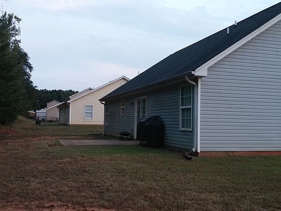 4th image of 405 Brenna Ln