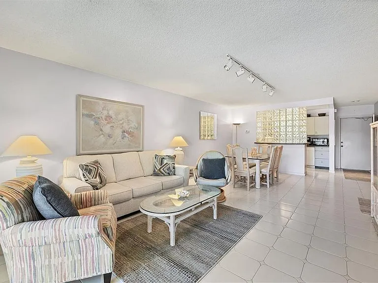 500 S Washington Dr #5B — Photo 2