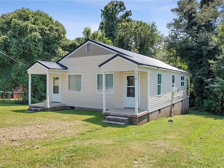 114 Charles Ave — Photo 2