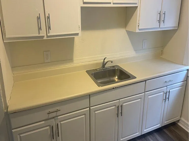 1605 Hillcrest Rd #1 — Photo 13