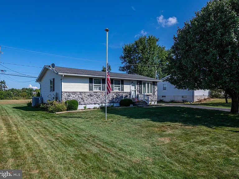 29 Maywood Ave — Photo 2