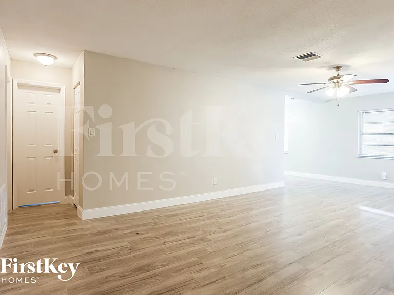 2740 SW 7th St — Photo 3