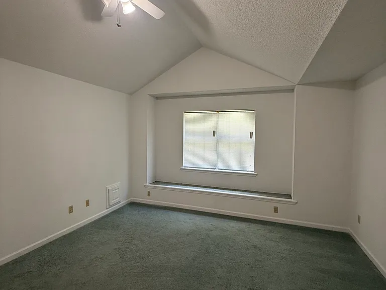 223 Georgia St — Photo 15
