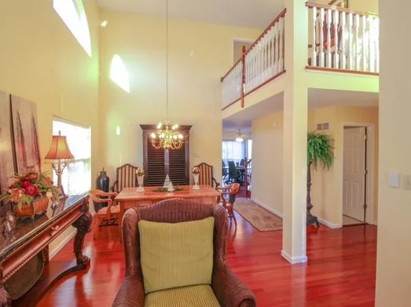 16924 Hickory Crest Dr, Ballwin, MO 63011