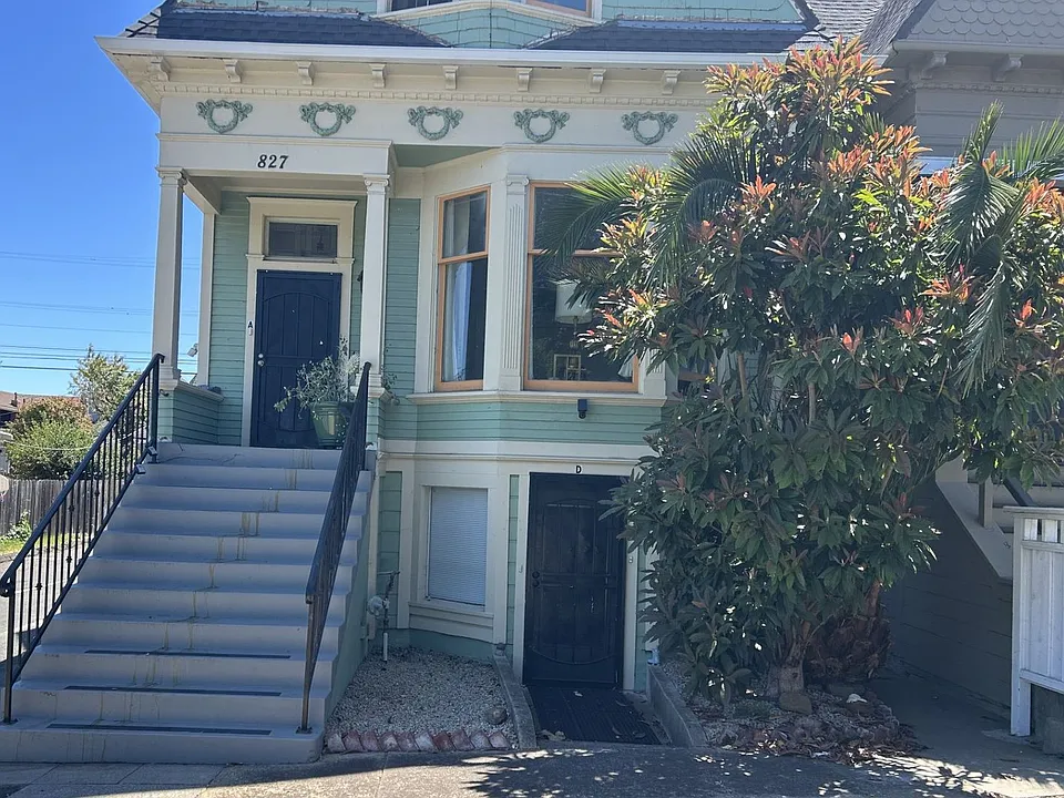 827 Georgia St