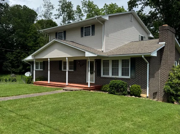 952 Middle Ave, Marion, VA 24354