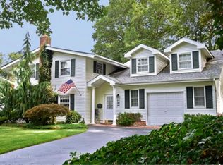 21 Redleaf Ln, Commack, NY 11725