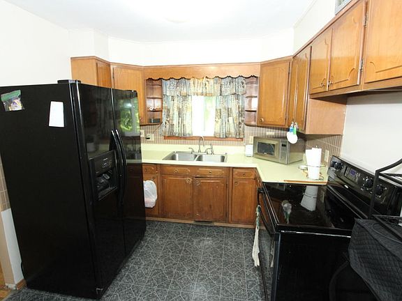 2nd image of 1631 E Empire Ave