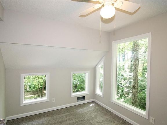 3rd image of 495 Nottingham Dr