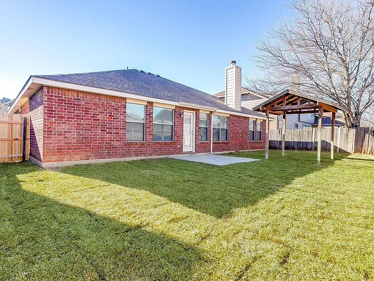 9508 Fox Hill Dr — Photo 24