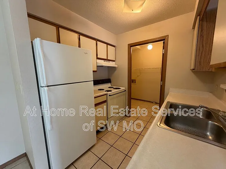 739 E Bain St — Photo 1