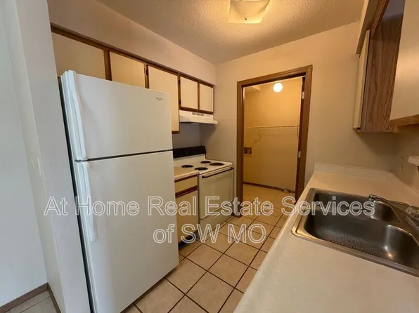 739 E Bain St, Ozark, MO 65721