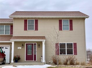 106 Jackson St, Pella, IA 50219