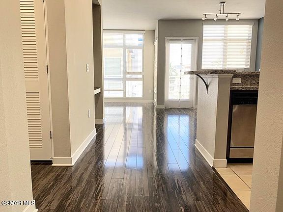 3rd image of 21301 Erwin St Unit 524