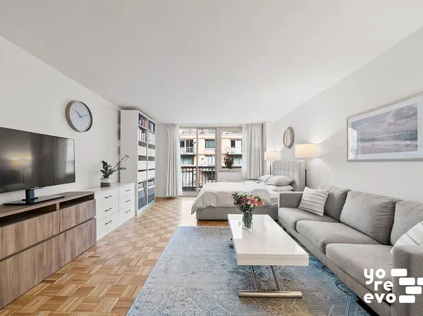 393 W 49th St APT 4DD, New York, NY 10019