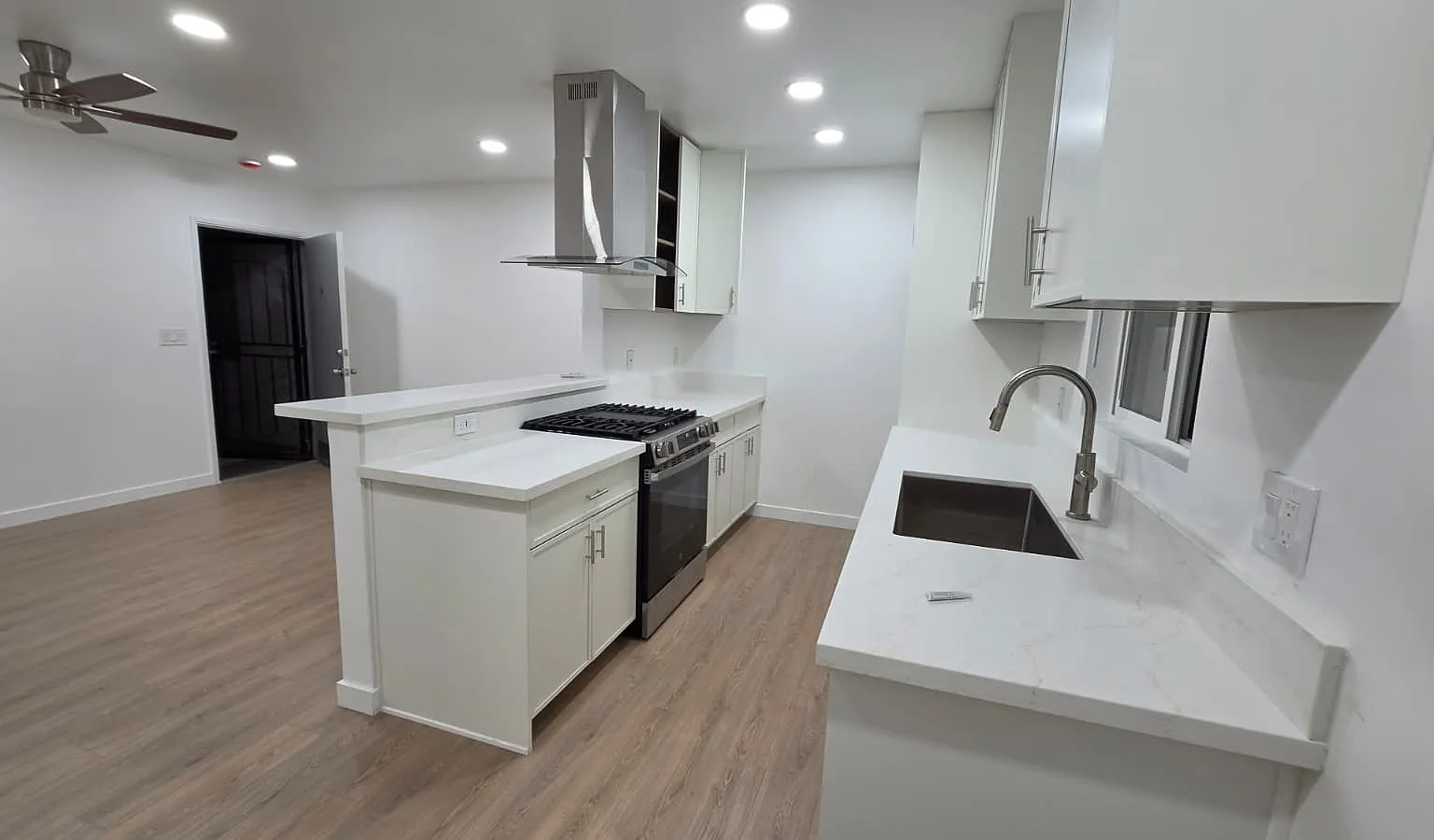 1 bed, 600 sqft, $1,850 — Photo 2