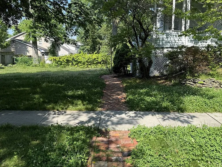 207 Lake Ave #B — Photo 4