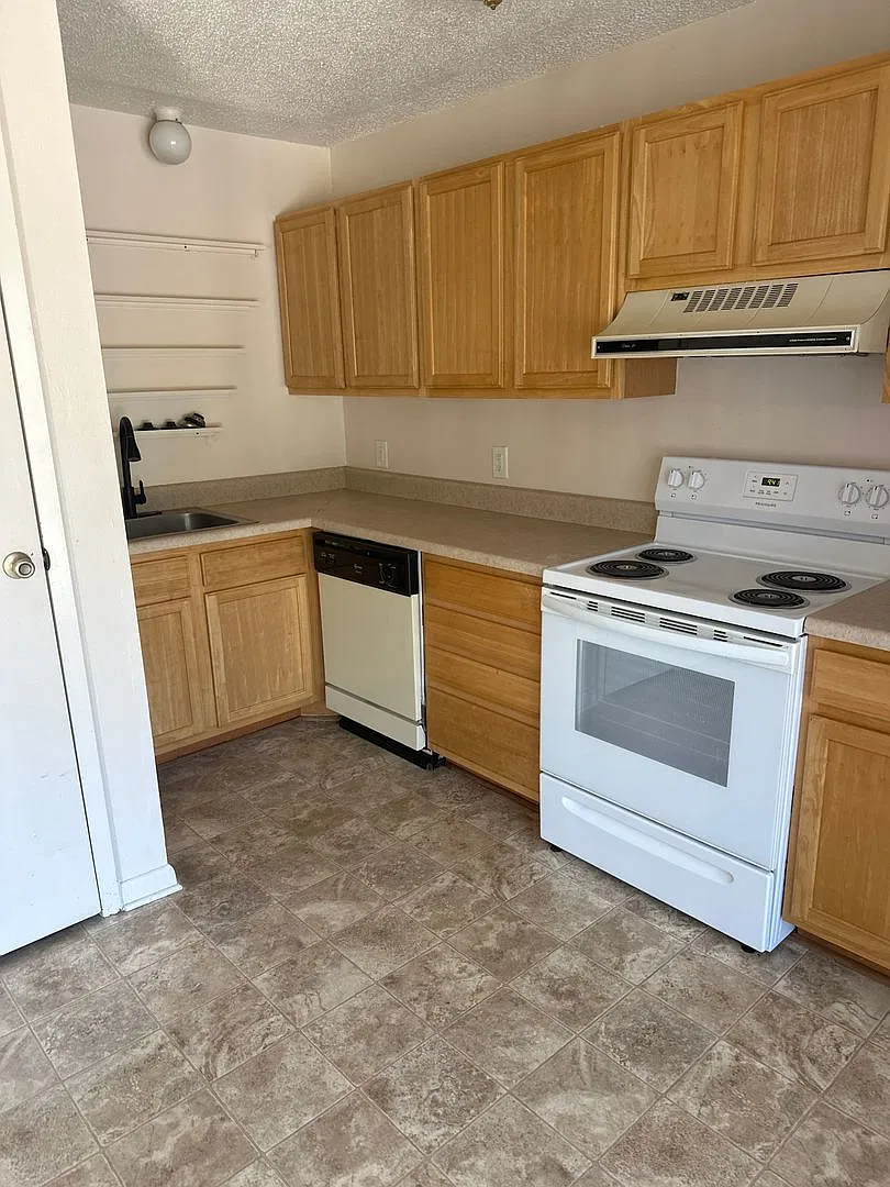 MER-Teresa Village Apartments — Photo 3