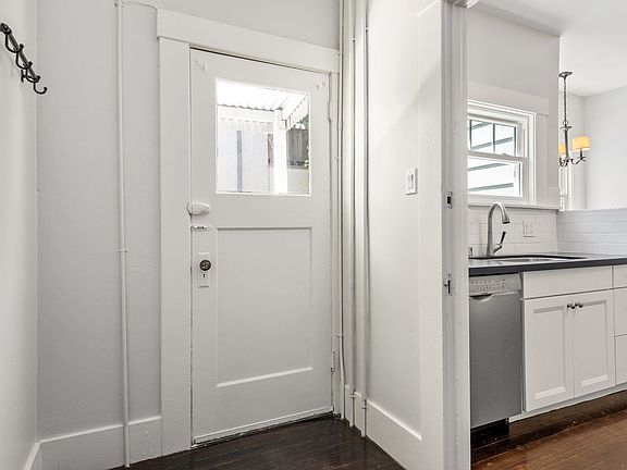 5th image of 1509 Newlands Ave #2