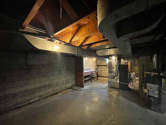 5th image of 608 Oak St