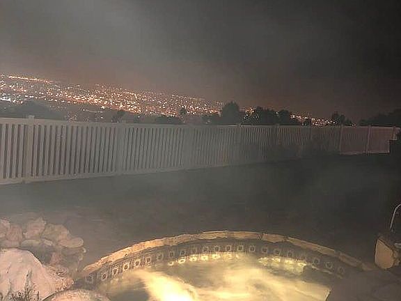 jacuzzi w/ waterfall 