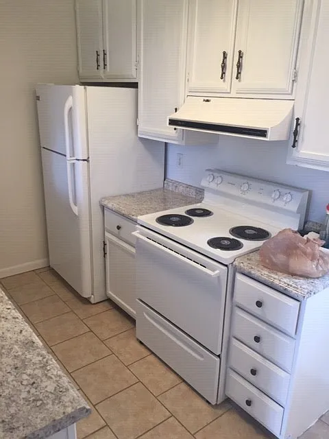 121 Oakwood Rd. - E — Photo 3