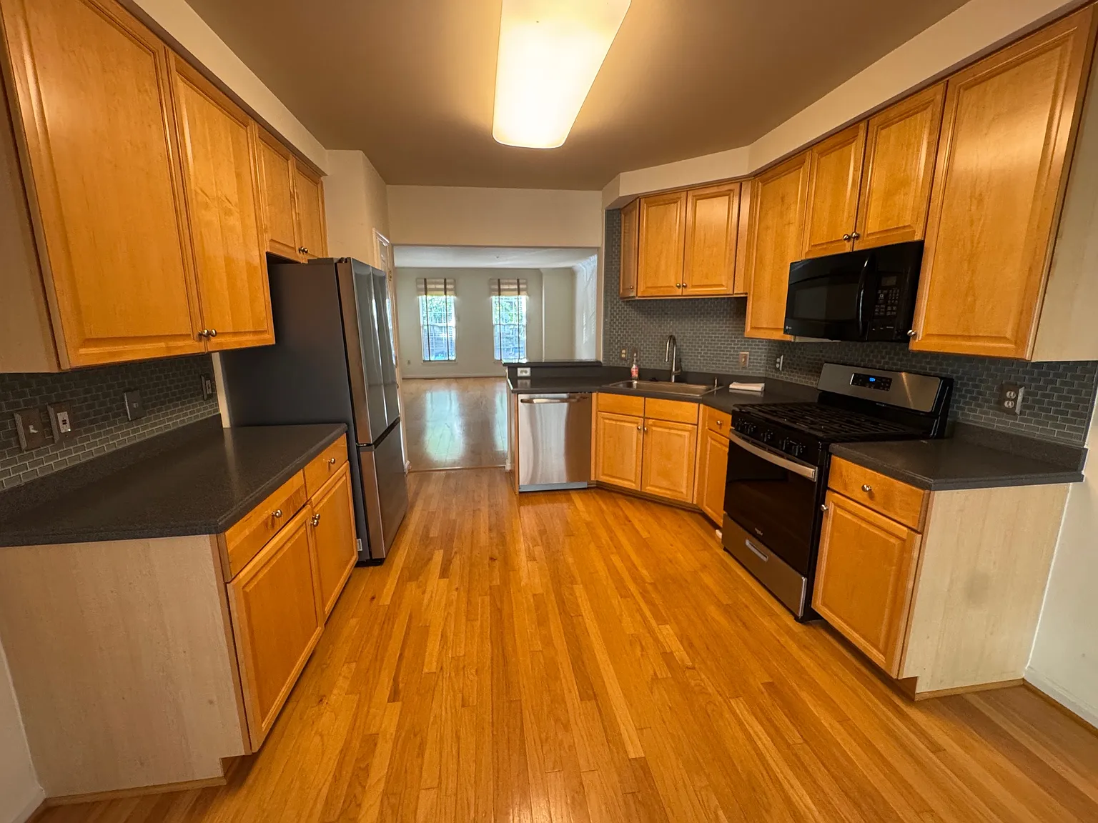 2 bed, 1519 sqft, $2,900 — Photo 3