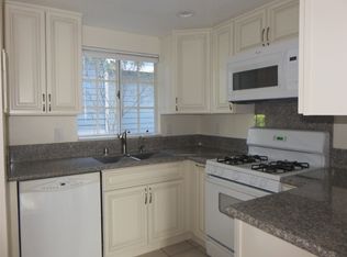 236 Entrance Rd APT 8, Goleta, CA 93117