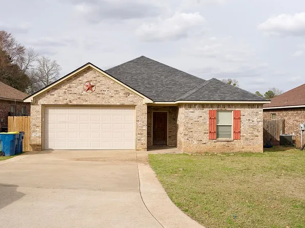 1005 Leach St, Kilgore, TX 75662