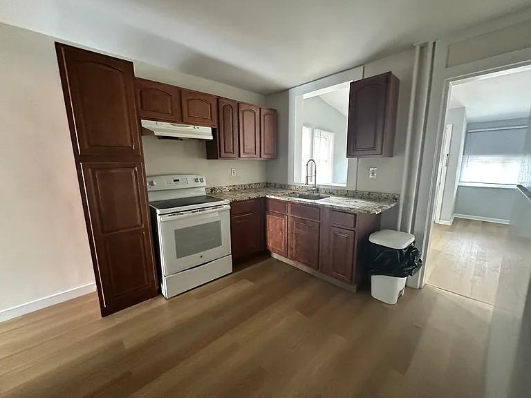2714 Pratt St — Photo 11
