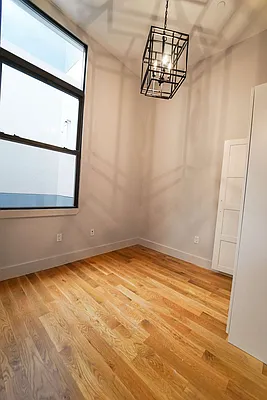 Rented by Manhattan Management LLC | media 32