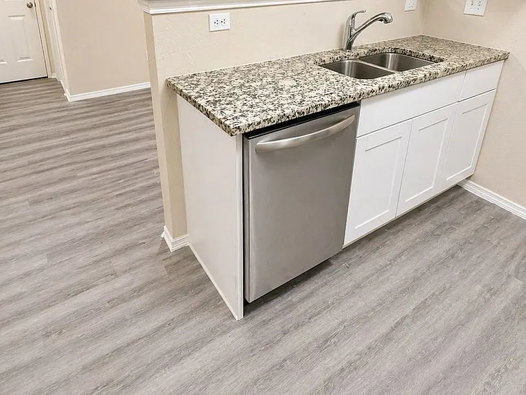 1317 Village Garden Dr — Photo 4