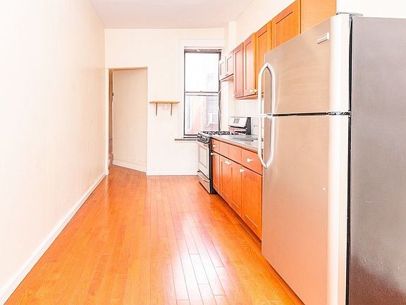 3rd image of 781 Franklin Ave #4A