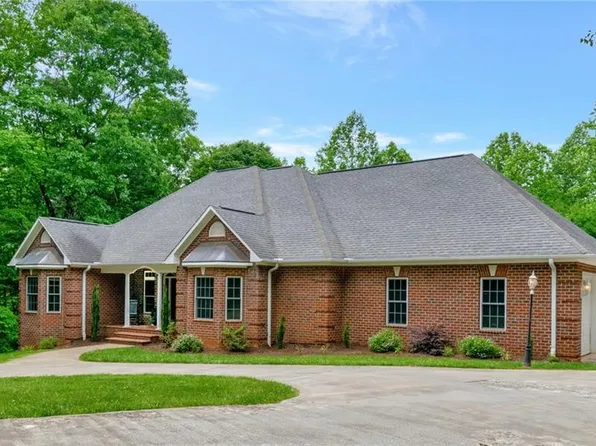 306 Riverwood Dr, Elkin, NC 28621